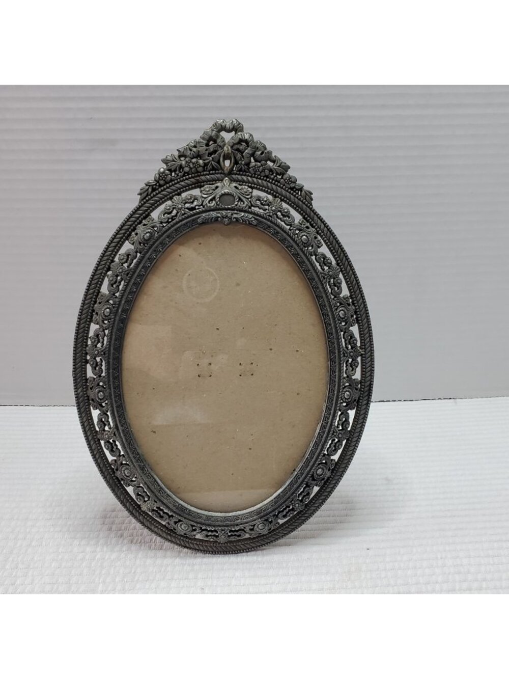 Floral Oval Metal Picture Frame Table Top Ornate Vintage 9.5x6 Victorian Pewter